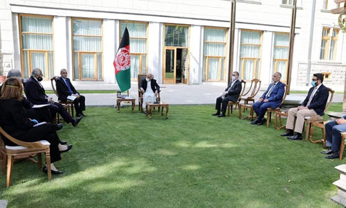 دیدار خلیل‌زاد با رهبران حکومت؛ تاکید بر کاهش خشونت پیش از آغاز مذاکرات بین الافغانی 