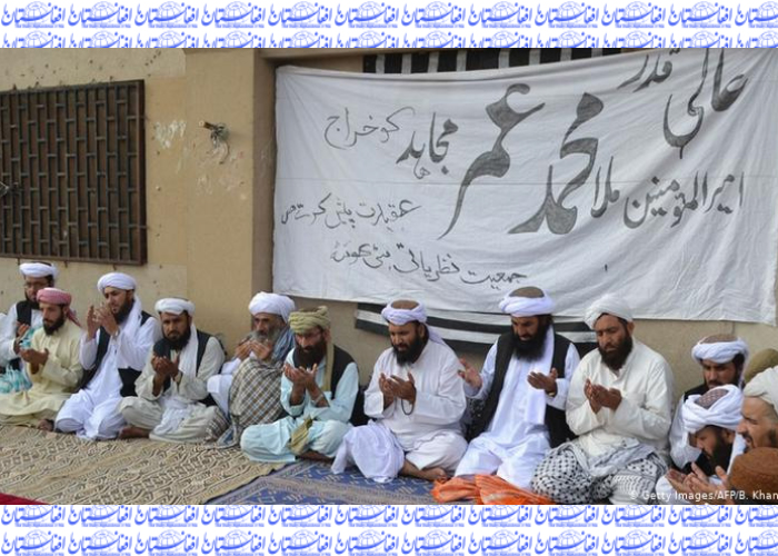 تشییع جنازه برای رهبر دینی پاکستانی با شعار و پرچم طالبان