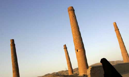  خطر فروپاشی مصلی پنجم؛ فرهنگیان هرات خواستار مرمت این منار شدند
