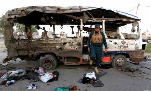 انفجار موتر بمبگذاری شده در ننگرهار بیش ۱۵ کشته و ۴۰ زخمی بجا گذاشت