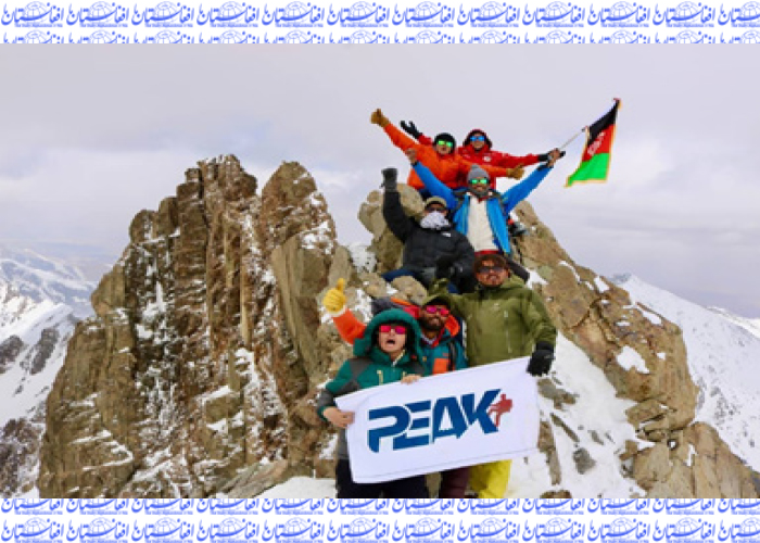 دو بانوی کوهنورد بلندترین قلۀ کوۀ بابا در بامیان را فتح کردند