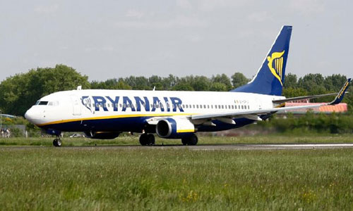 بازداشت دو نفر به‌دلیل ادعای بمب‌گذاری در پروازی که مجبور به فرود اضطراری شد