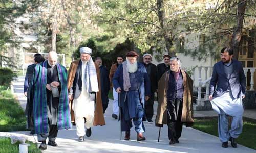 سیاسیون خواستار توقف تعیینات از سوی اشرف غنی و تمدید مهلت گفتگو از سوی عبد الله شدند