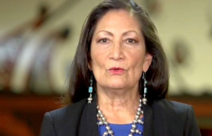 برای اولین بار در تاریخ امریکا:  معرفی یک زن سرخپوست برای وزارت داخله