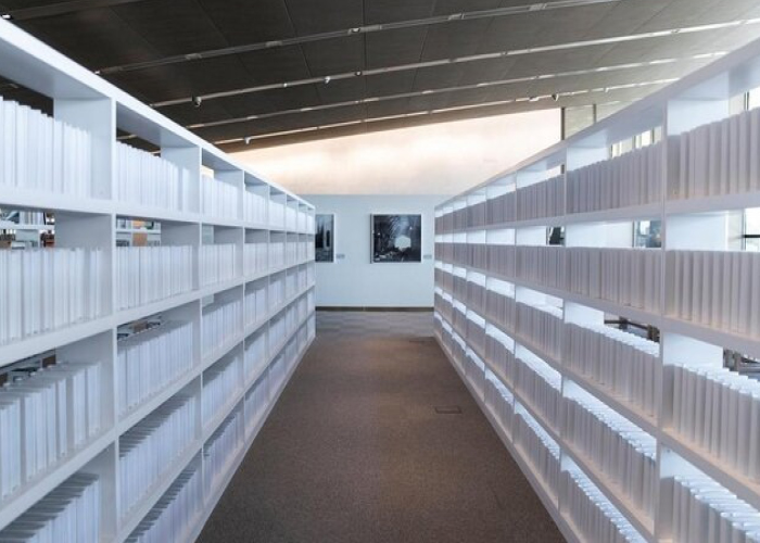 نمایشگاهی با کتاب‌های سفید یاد واره‌ی کتابخانه‌ی ویران‌شده‌ی بغداد