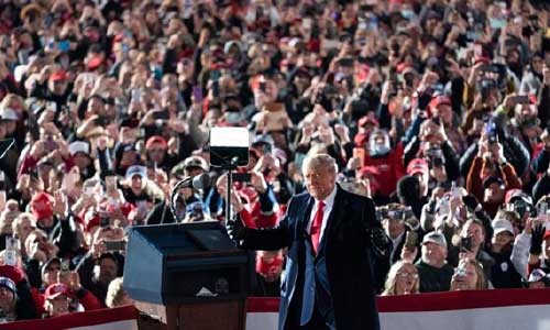 گردهمایی‌های انتخاباتی دونالد ترامپ منجر به ۷۰۰ مرگ ناشی از ابتلا به کرونا شده است