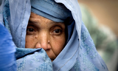 زنان ؛ فرشته هایی در زنجیر زمانه