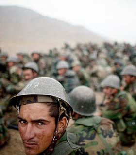 جنرال امریکایی: سربازگیری نیروهای امنیتی افغانستان با دقت انجام می شود