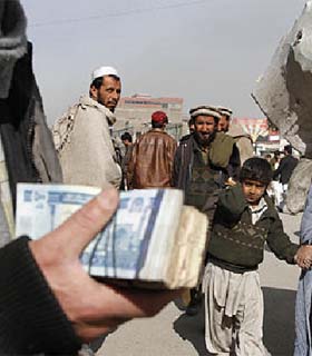 کارشناسان: افغانستان با  بحران جدید اقتصادی  روبرو خواهد شد 