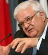 وزیردفاع:  درجنگ افغانستان جنگجویان خارجی افزایش یافته است 