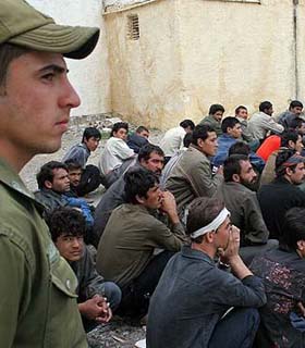 بیش از ۲۰۰ هزار پناهجوی افغان ایران را ترک کرده‌اند