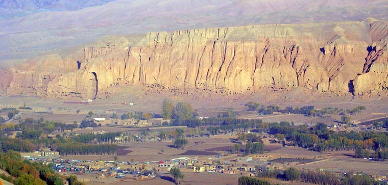 بامیانی‌ها در اعتراض به ناامنی راههای کابل- بامیان تظاهرات کردند