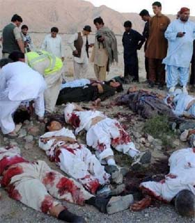  تظاهرات مردم بامیان در اعتراض به کشتار هزاره ها  در پاکستان