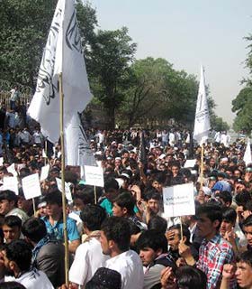 دانشجویان کابل و هرات در اعتراض به فلم اهانت آمیز تظاهرات کردند