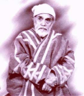 پيکراستاد خلیل الله خليلى در محوطۀ پوهنتون کابل به خاک سپرده شد