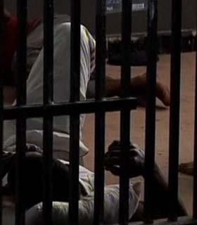 عفو بین الملل خواهان جلوگیری از آزار و اذیت زندانیان در لیبیا شد